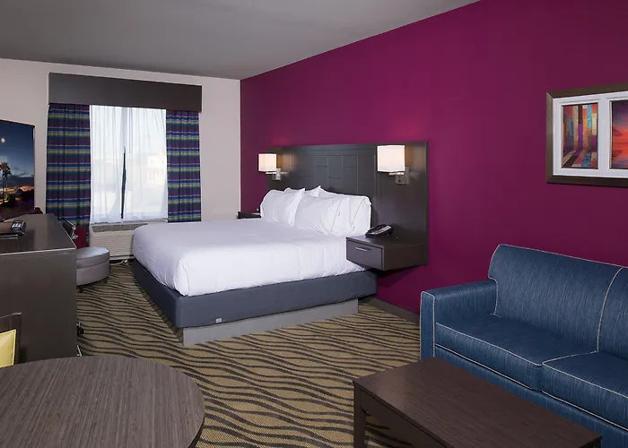 Holiday Inn Express Hutchison By Ihg