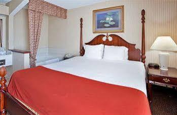 Express Hutchison By Ihg 2* Hutchinson