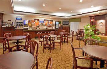 Hotel Express Hutchison By Ihg