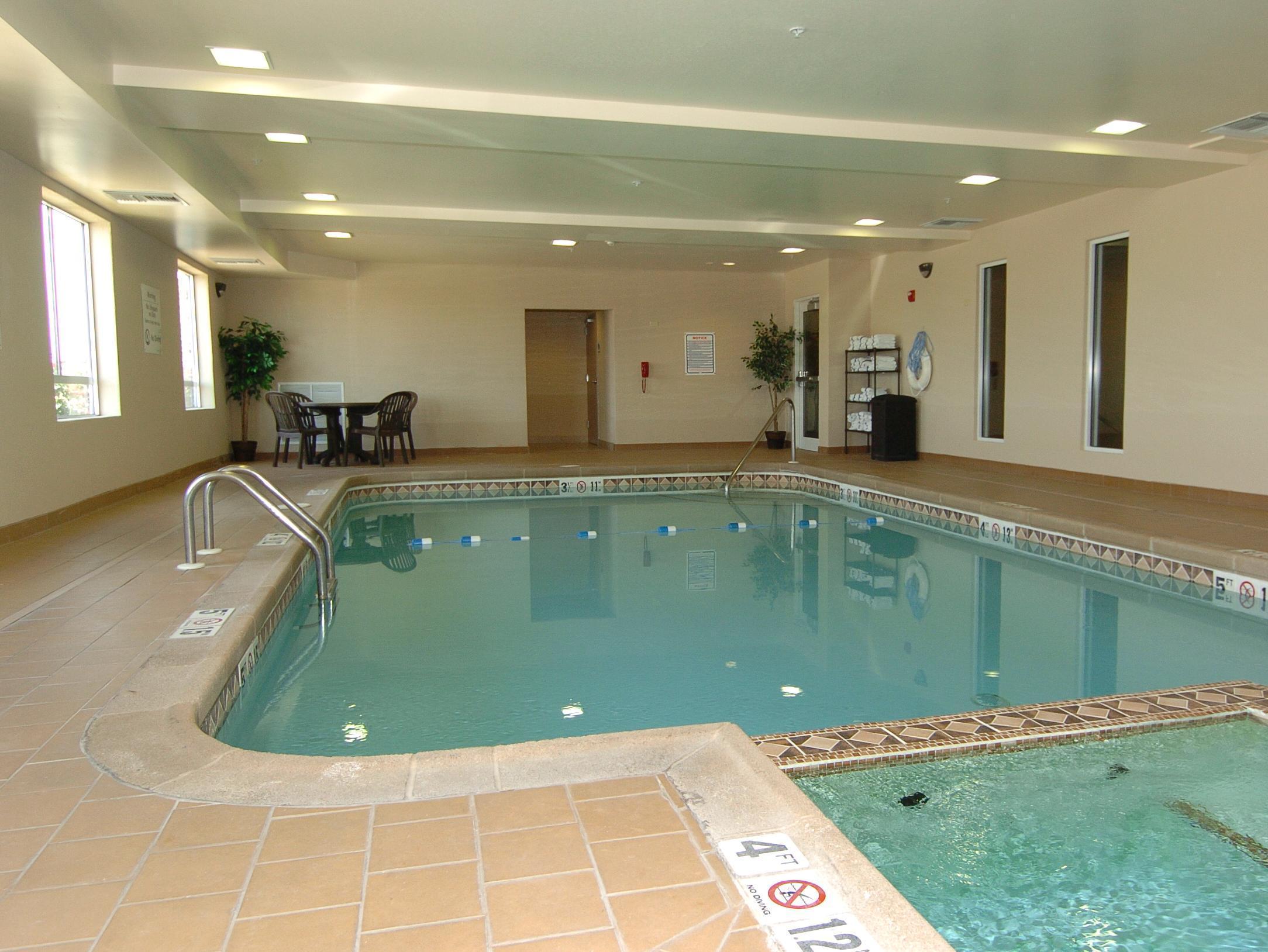 Express Hutchison By Ihg Hotel 2*