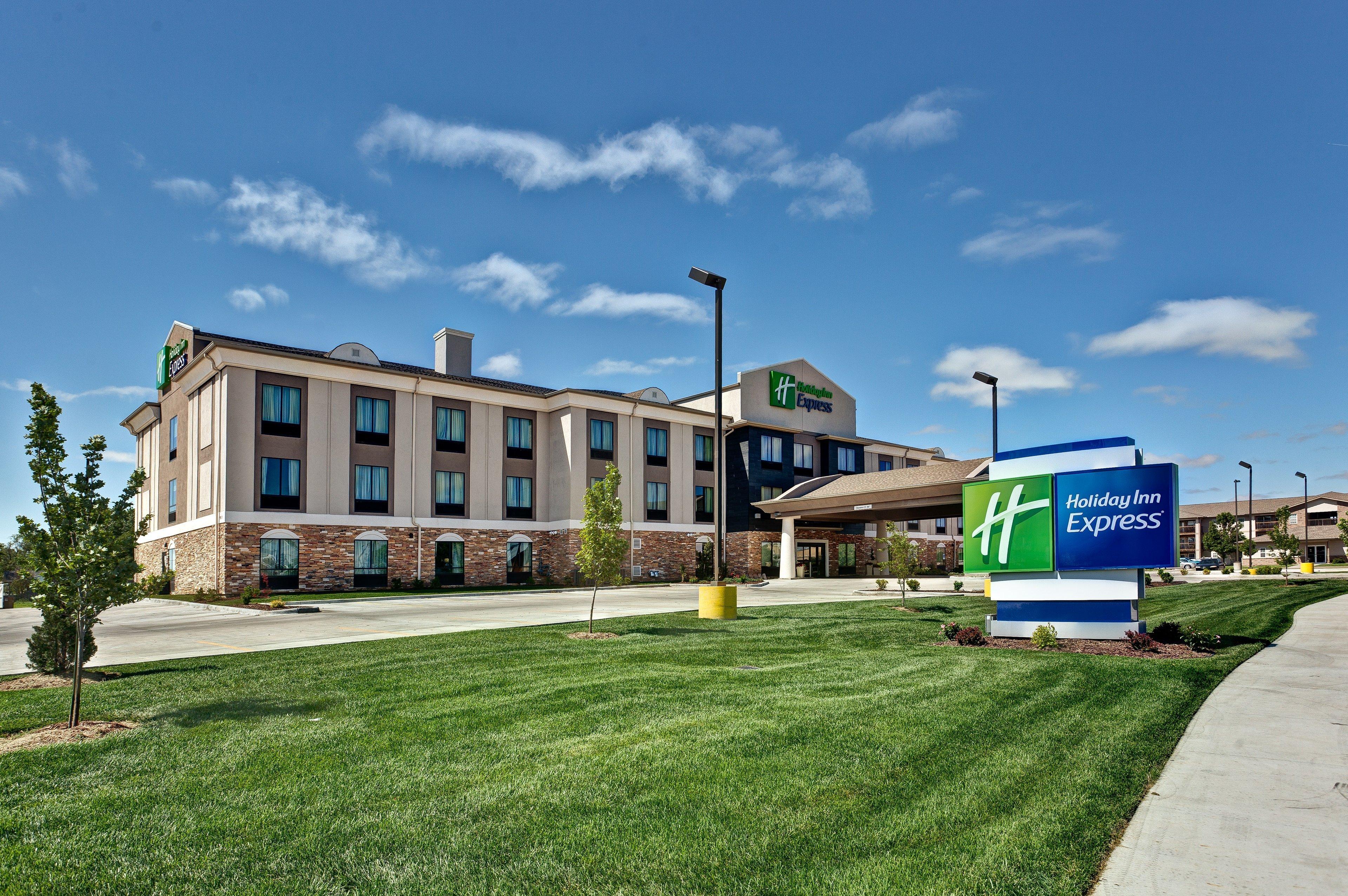 Express Hutchison By Ihg 2*