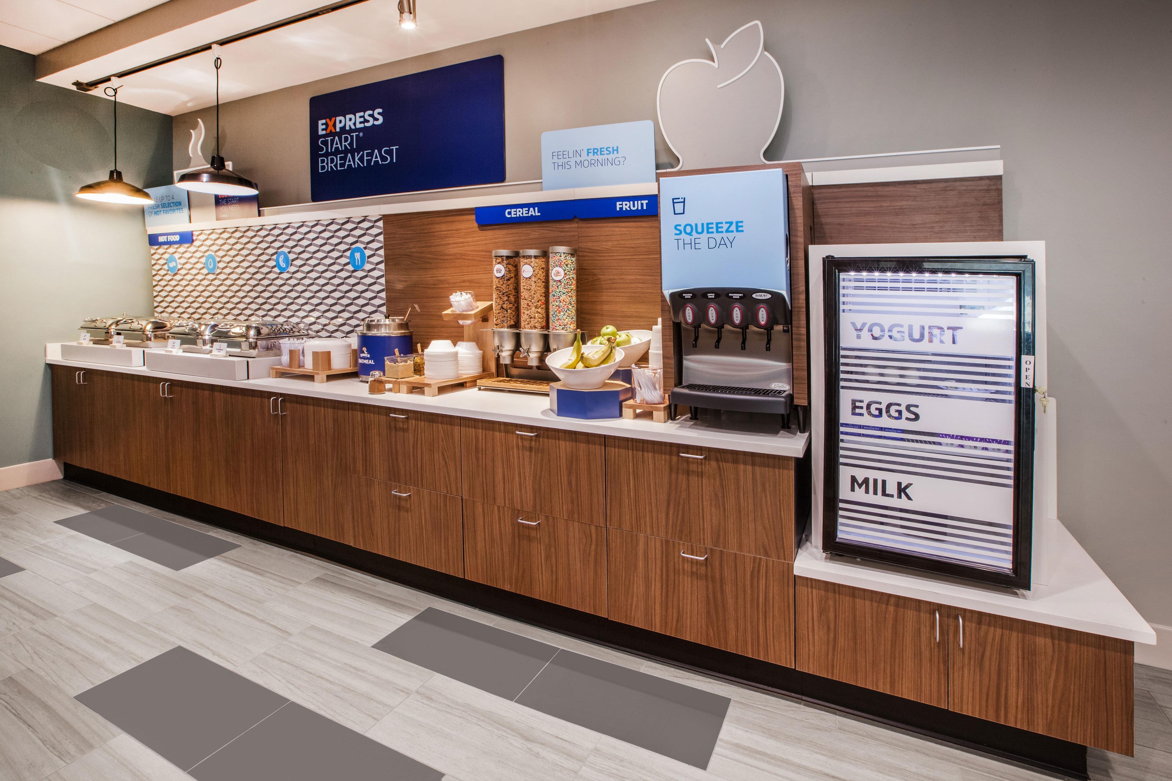 Express Hutchison By Ihg 2*