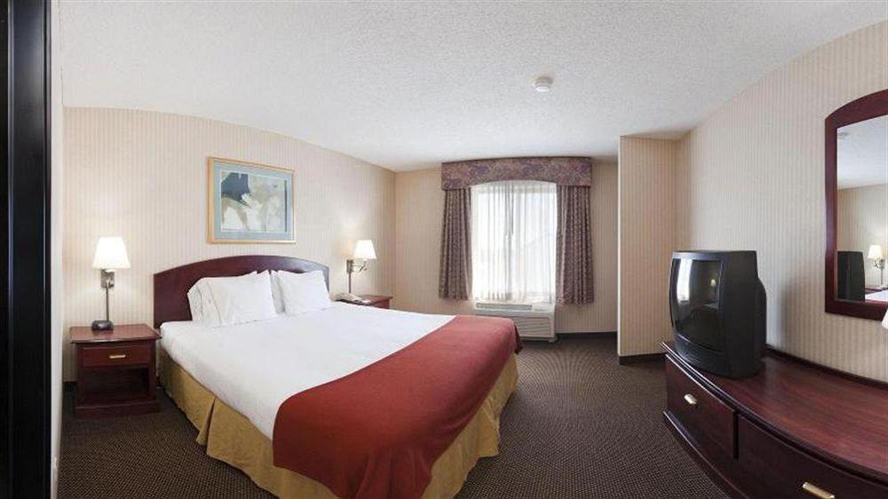 Express Hutchison By Ihg Hutchinson