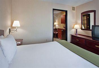 Express Hutchison By Ihg Hotel 2*