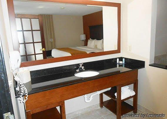 Express Hutchison By Ihg Hutchinson