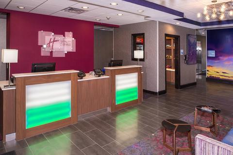 Hotel Express Hutchison By Ihg 2*